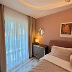 Apartmán Sa Apartments! Cleopatra Beachfront 2bd *