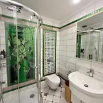 Apartmán Sa Apartments! Cleopatra Beachfront 2bd *