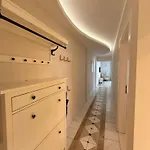 Apartmán Sa Apartments! Cleopatra Beachfront 2bd *