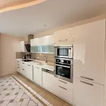 Sa Apartments! Cleopatra Beachfront 2bd * Alanya
