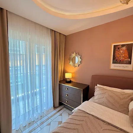 Apartamento Sa Apartments! Cleopatra Beachfront 2bd *