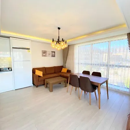 1bd Flat 200m To The Beach! Great Location! Apartment