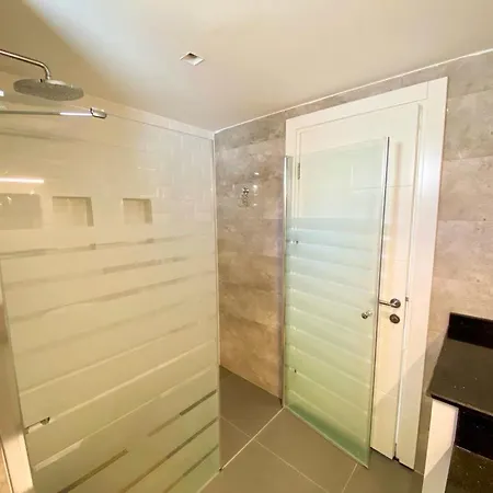 Apartment 1bd Flat 200m To The Beach! Great Location!