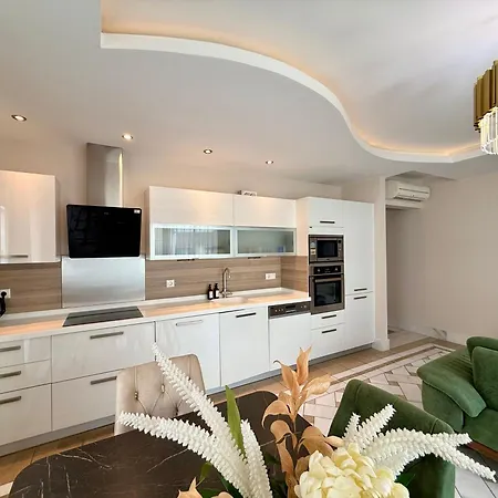 Sa Apartments! Cleopatra Beachfront 2bd * Алания