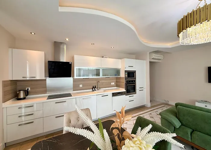 Sa Apartments! Cleopatra Beachfront 2bd * Алания