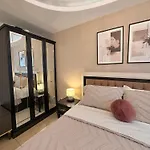 Apartment Sa Apartments! Cleopatra Beachfront 2bd *