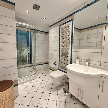 Sa Apartments! Cleopatra Beachfront 2bd * Alanya